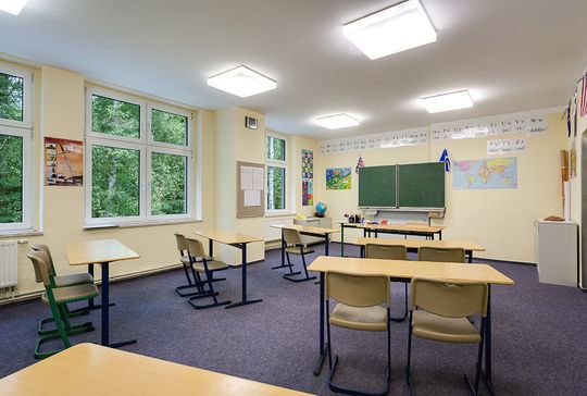 Blick in einen moderne eingerichteten Unterrichtsraum an unserem Förderschulzentrum